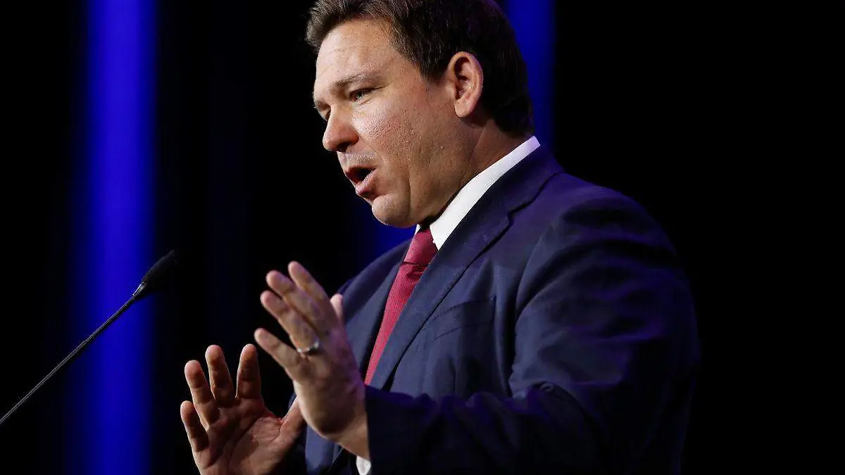 Ron DeSantis aventaja a Trump por 23 puntos en encuesta republicana